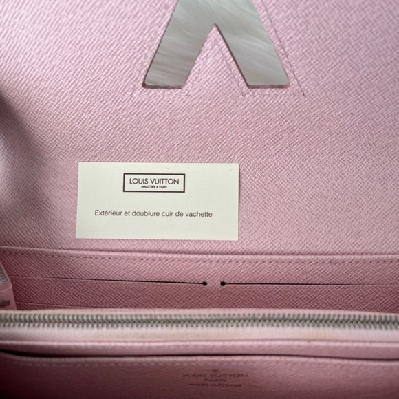 Louis Vuitton Epi twist lock wallet in color block blue/pink in EUC - Picture 8 of 10